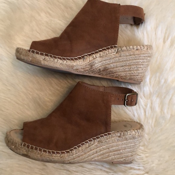 2/$25 GAP brown faux suede sandals size 6 - Picture 6 of 9